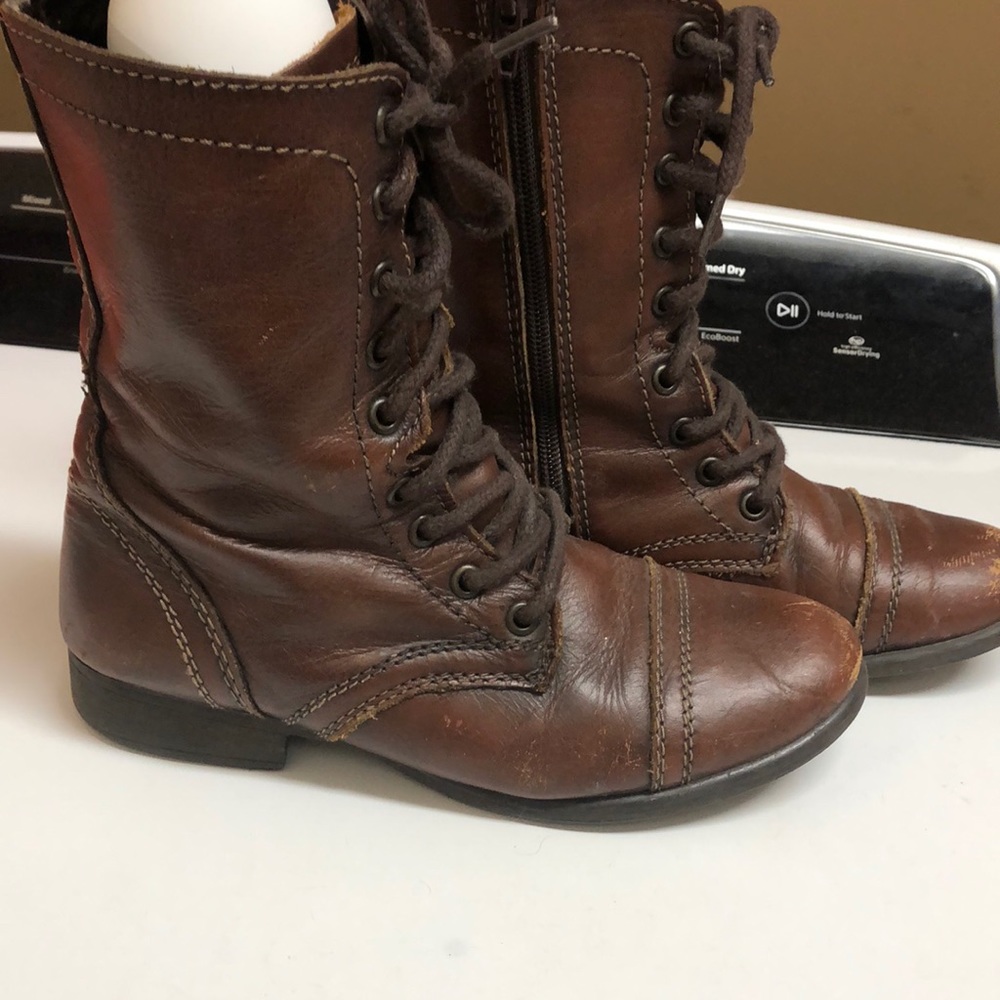 STEVE MADDEN  brown boots size 6.0